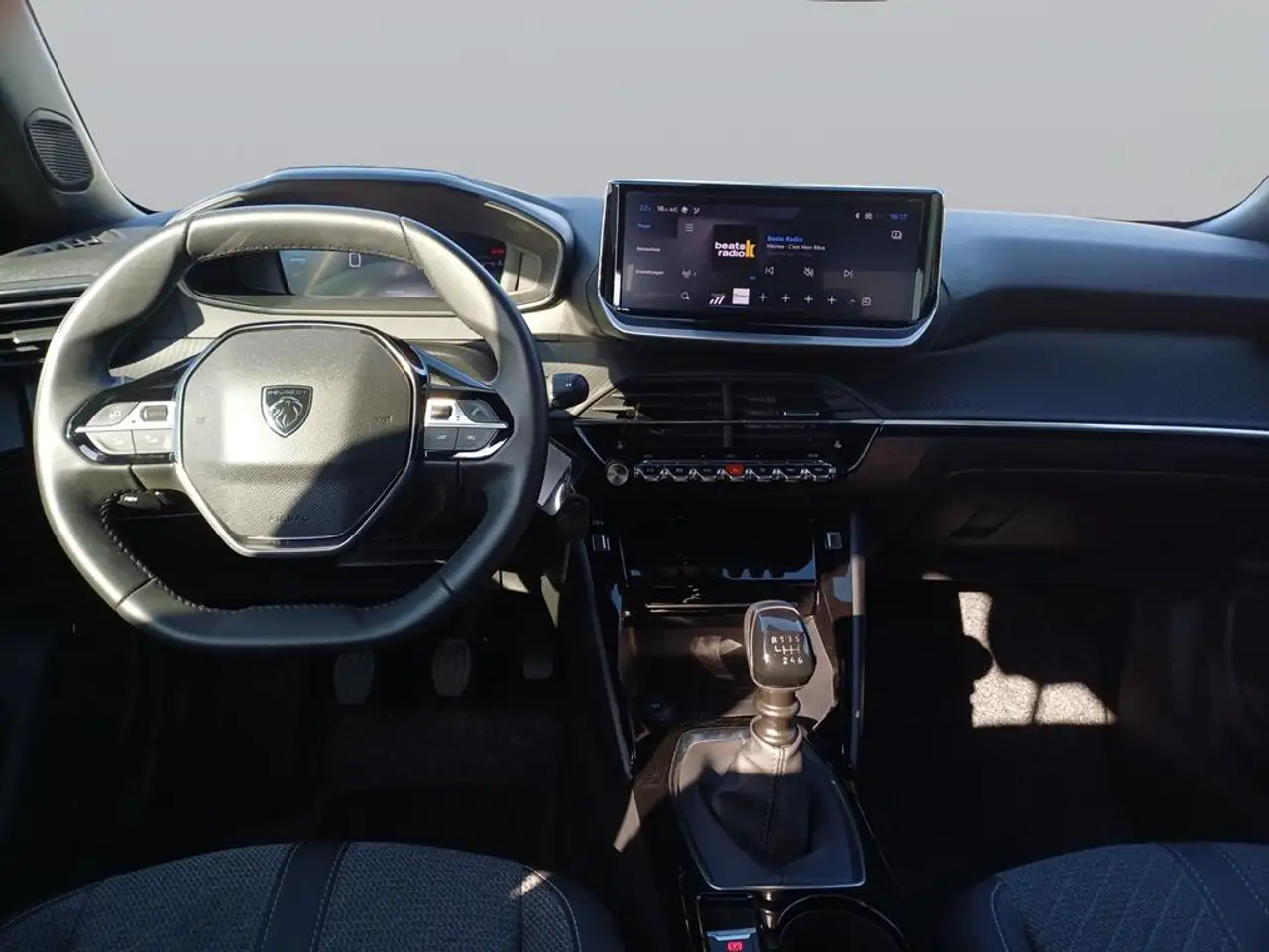 Peugeot 2008 Neuer 2008 Allure PureTech 100 — معرض صور السيارة 9
