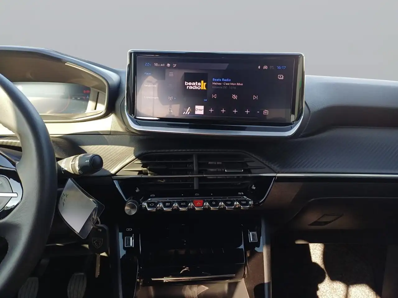 Peugeot 2008 Neuer 2008 Allure PureTech 100 — معرض صور السيارة 11