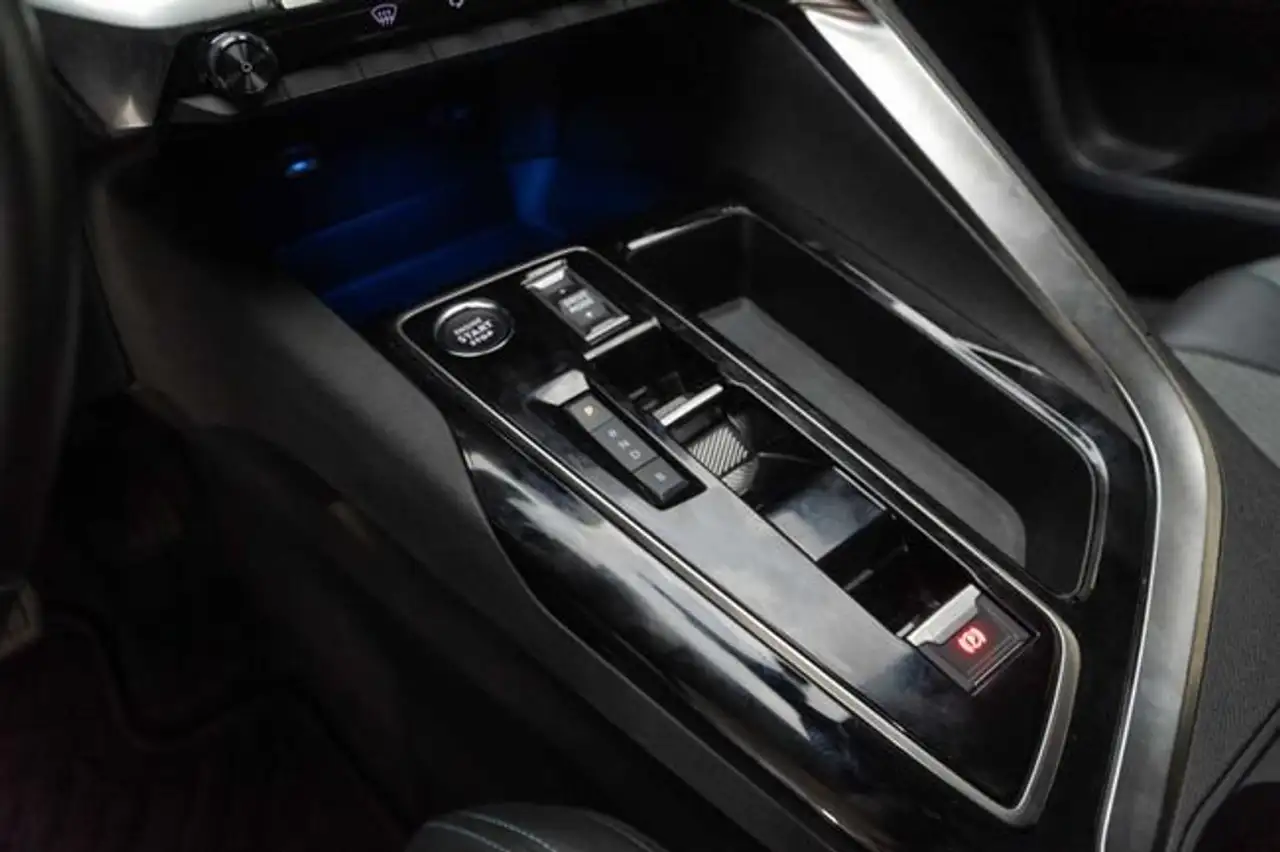 Peugeot 3008 allure pack phev 1.6 180cv eat8 — Vehicle gallery 14