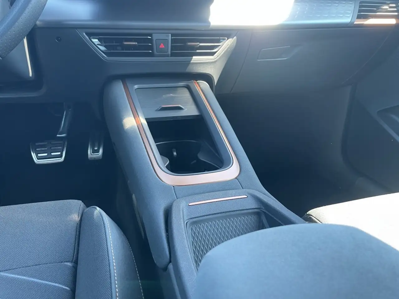 CUPRA Born 58 kwh LED*CARPLAY*PDC*DAB*BLUETOOTH*18" — Vehicle gallery 20