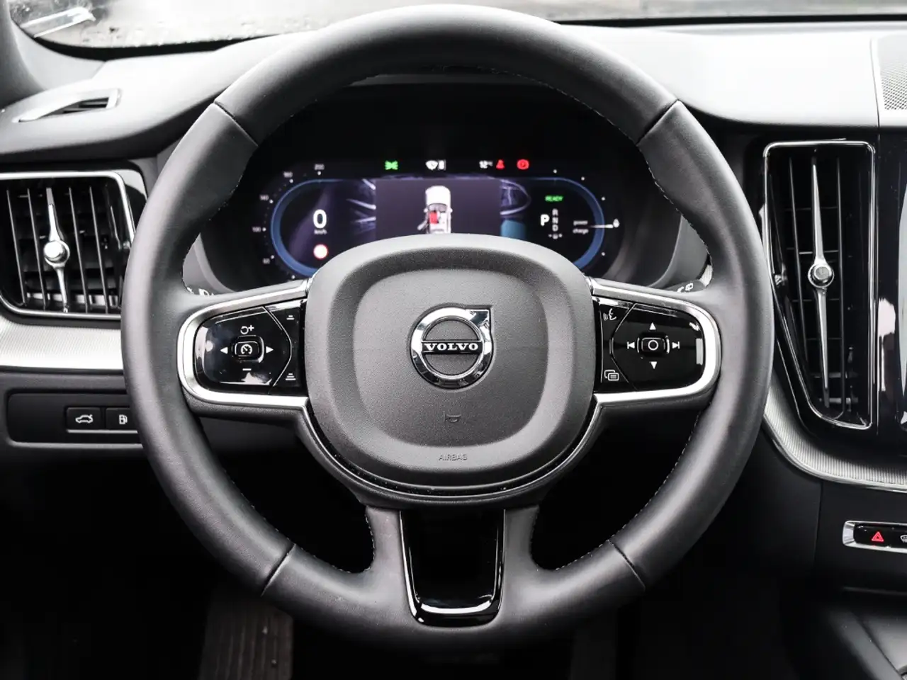 Volvo XC60 Plus Dark Recharge Plug-In Hybrid AWD T8 Twin Engi — Galerie du véhicule 6