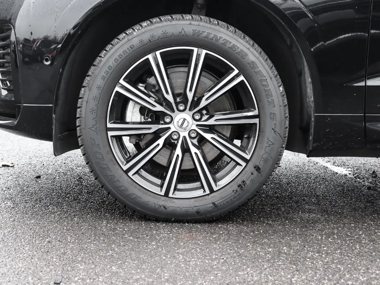 Volvo XC60 Plus Dark Recharge Plug-In Hybrid AWD T8 Twin Engi — Galerie du véhicule 3