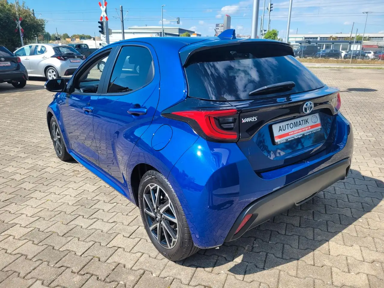 Toyota Yaris 1.5l Hybrid Comfort*PDCv+h, RFK, SHZ,Alu* — معرض صور السيارة 3