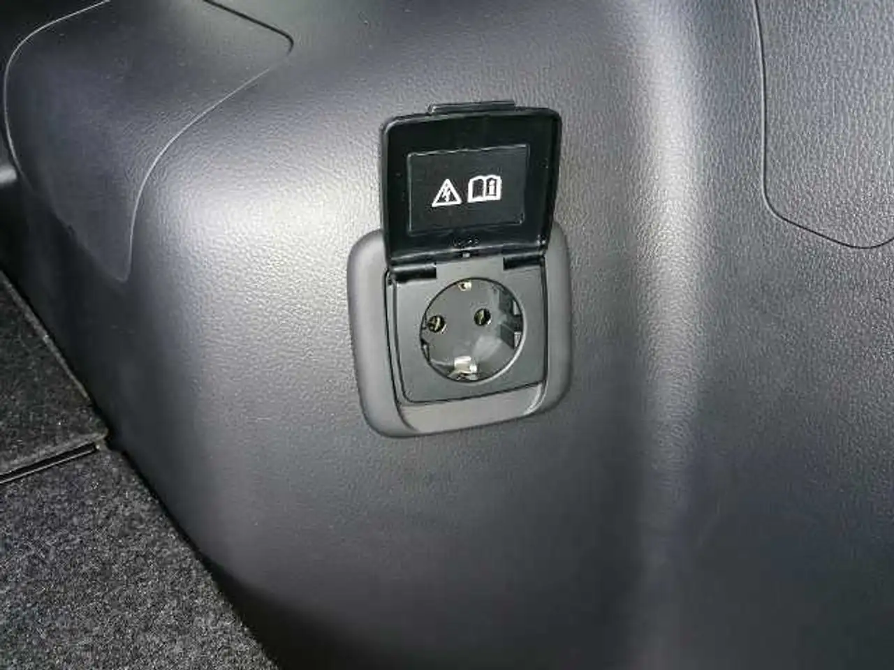 Mitsubishi Eclipse Cross Plug-in Hybrid Select 2.4 MIVEC 4WD — معرض صور السيارة 10