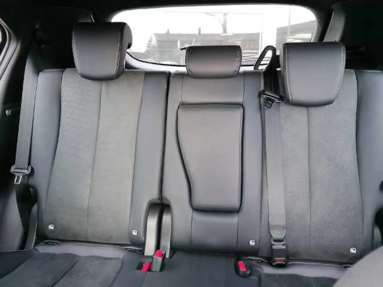 Mitsubishi Eclipse Cross Plug-in Hybrid Select 2.4 MIVEC 4WD — معرض صور السيارة 20
