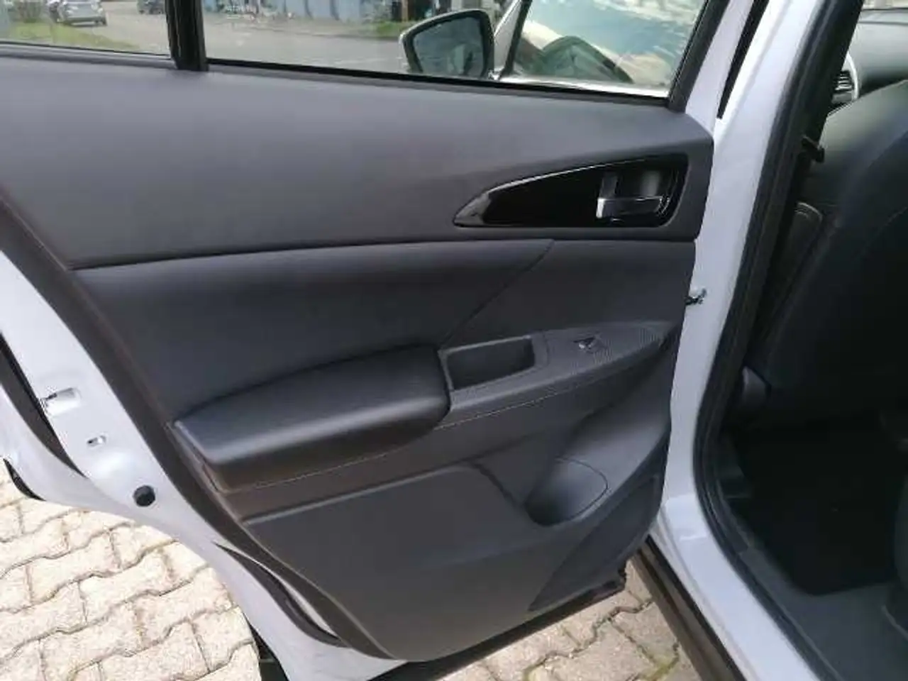 Mitsubishi Eclipse Cross Plug-in Hybrid Select 2.4 MIVEC 4WD — معرض صور السيارة 11