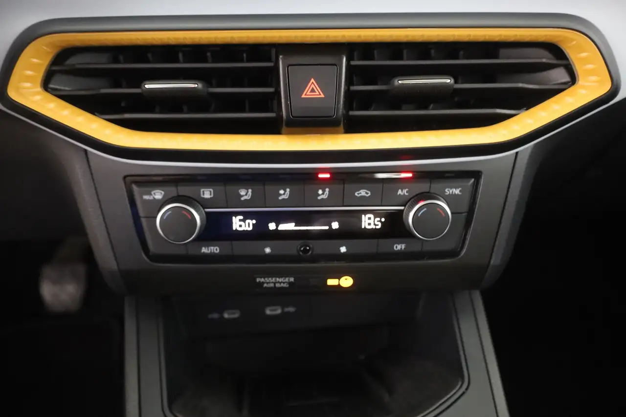 SEAT Ibiza 1.0 TSI Style LED Navi Tempomat Klimaaut. — Galería del vehículo 12