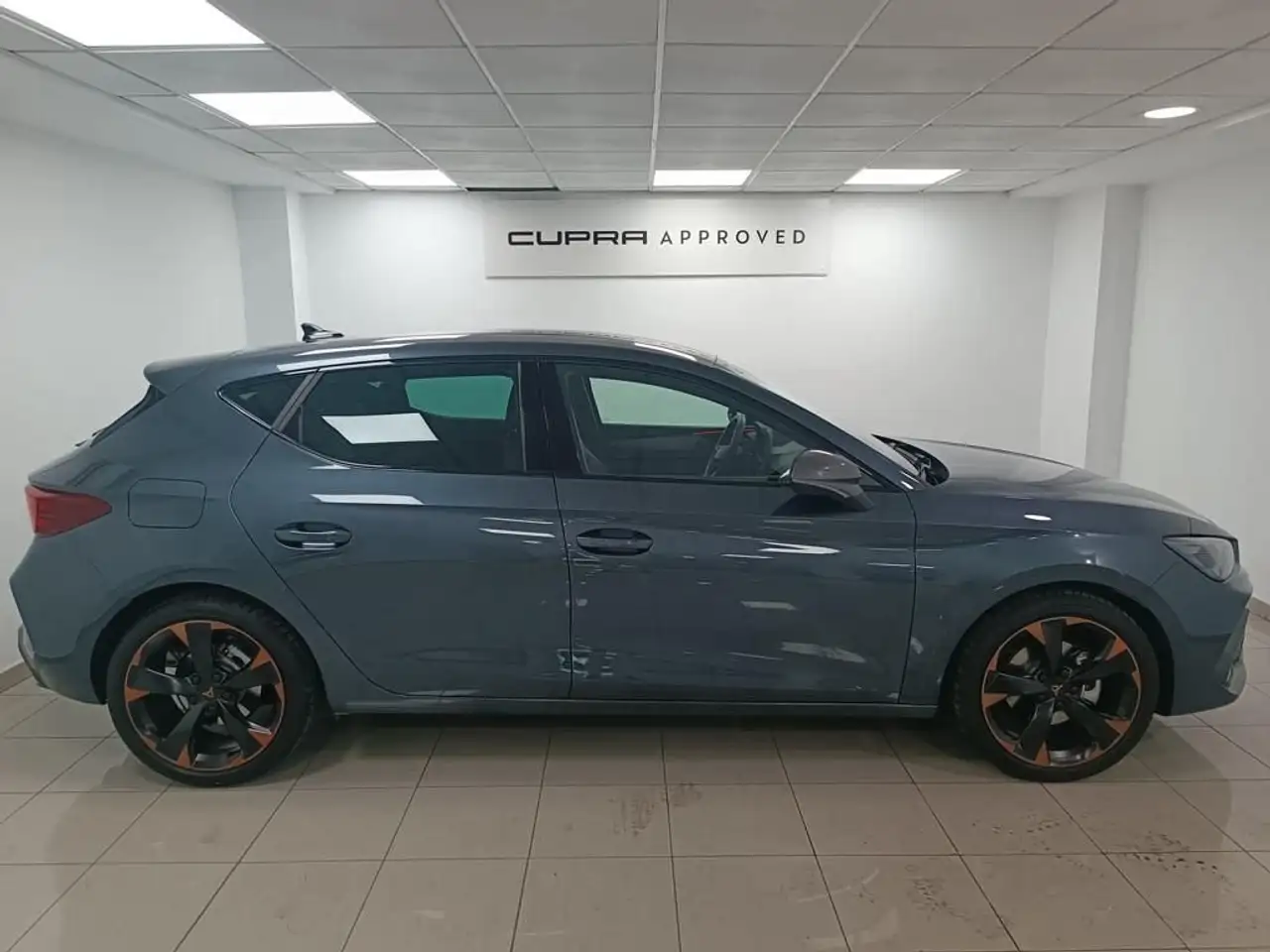 CUPRA Leon 1.5 eTSI 110 DSG — Galerie du véhicule 3