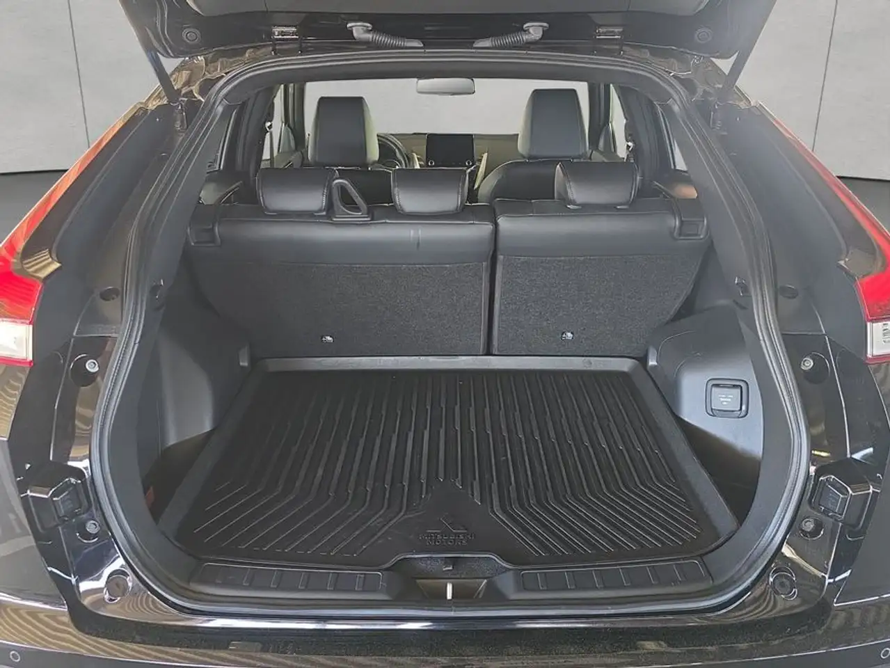 Mitsubishi Eclipse Cross Plug-In Hybrid 4WD Plus — Galerie du véhicule 5