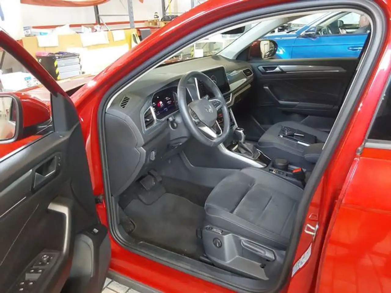 Volkswagen T-Roc T-ROC 1.5 TSI DSG Style, Navi, LED, Digital Cock — Vehicle gallery 3