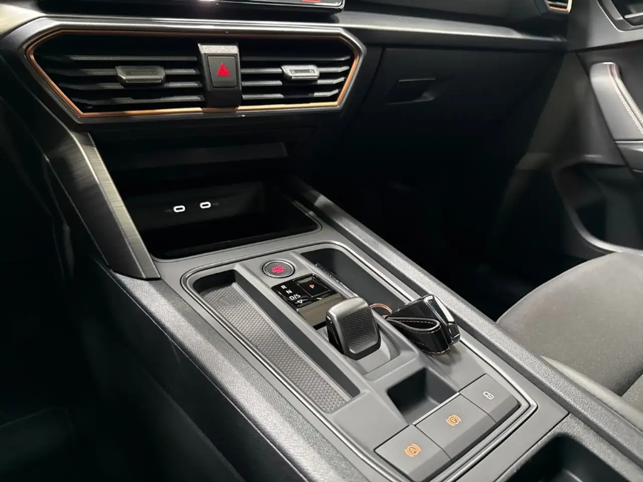 CUPRA Formentor 1.5 TSI DSG GARANTIE AHK LED KAM NAVI PDC SHZ 19Z — Galerie du véhicule 19
