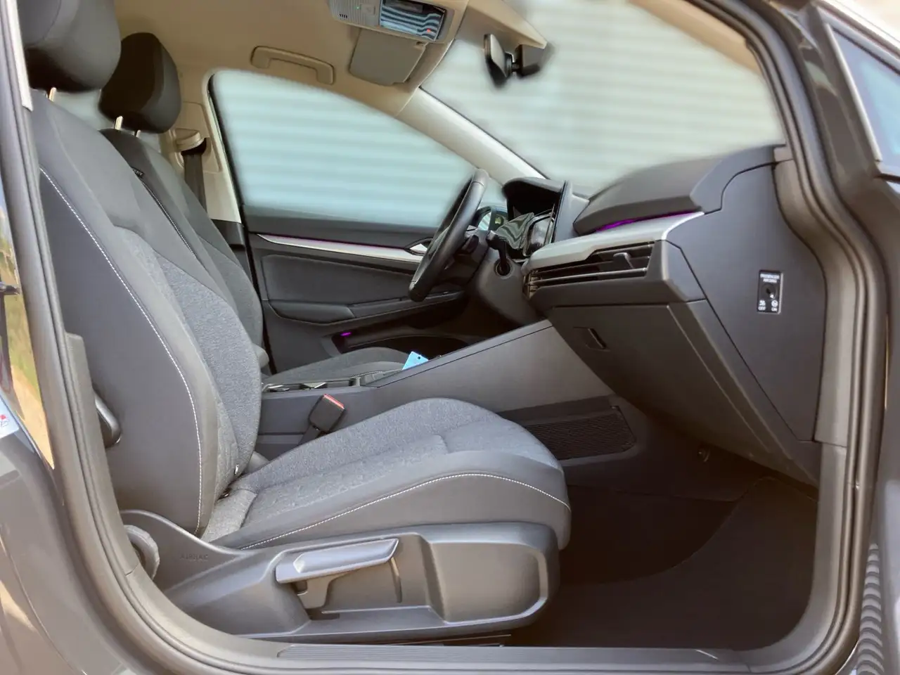 Volkswagen Golf VIII Move 1.0 eTSI DSG / CarPlay, AHK, LED — معرض صور السيارة 15