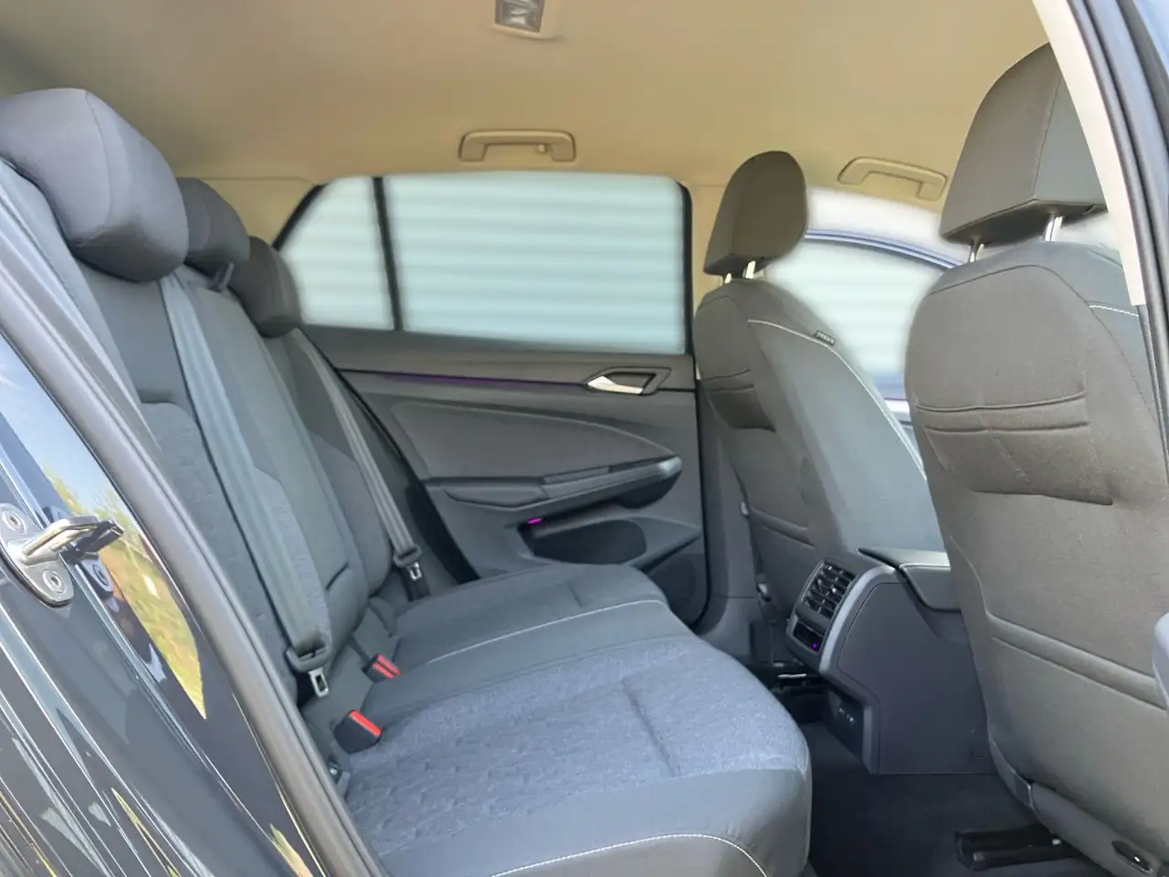 Volkswagen Golf VIII Move 1.0 eTSI DSG / CarPlay, AHK, LED — معرض صور السيارة 16
