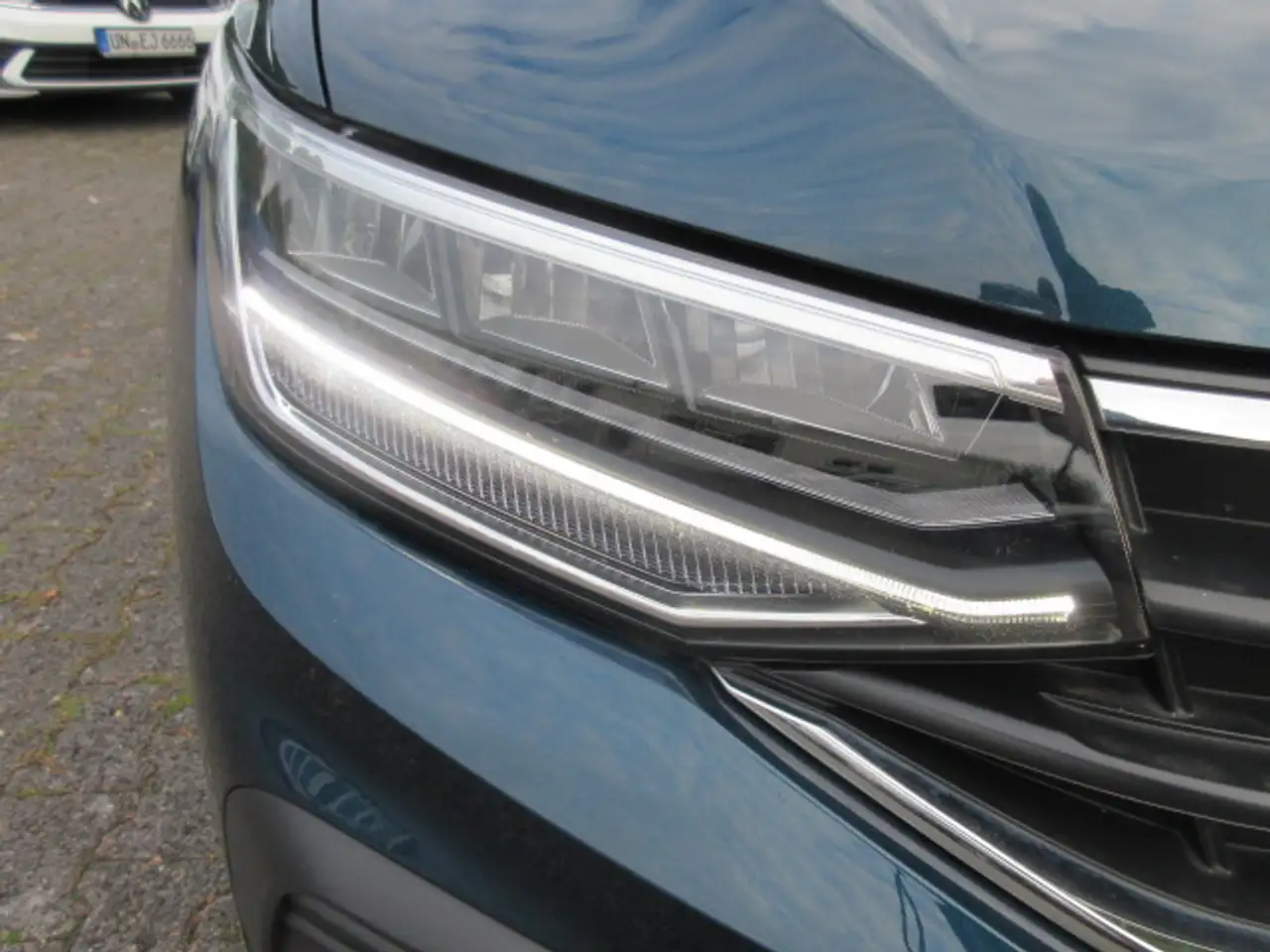 Volkswagen Tiguan MOVE 1.5 TSI DSG NAVI AHK KAMERA LED ALU ACC APS SITZHEIZUNG CLIMATRONIC eFH ZV — Vehicle gallery 6