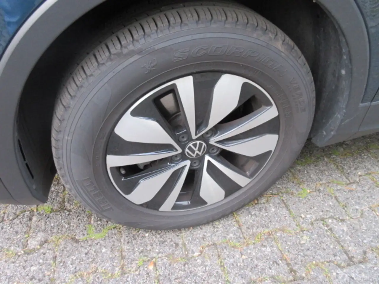 Volkswagen Tiguan MOVE 1.5 TSI DSG NAVI AHK KAMERA LED ALU ACC APS SITZHEIZUNG CLIMATRONIC eFH ZV — Vehicle gallery 5