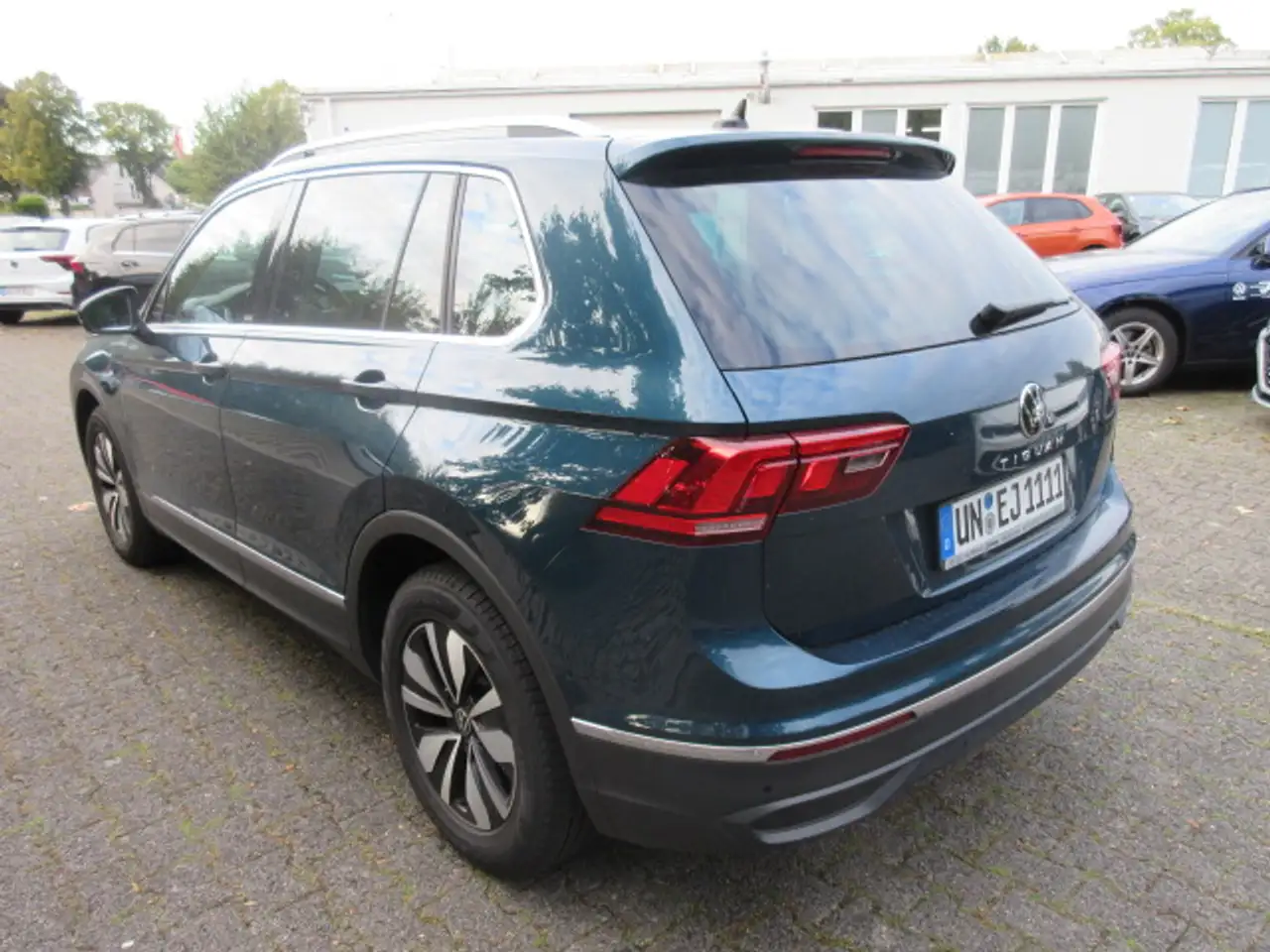 Volkswagen Tiguan MOVE 1.5 TSI DSG NAVI AHK KAMERA LED ALU ACC APS SITZHEIZUNG CLIMATRONIC eFH ZV — Vehicle gallery 3