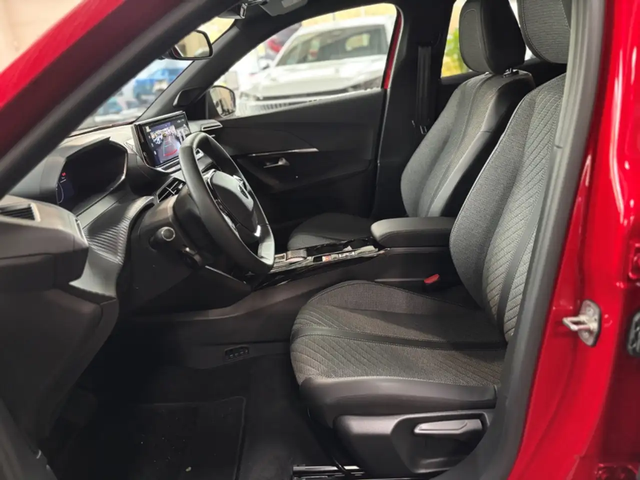 Peugeot 2008 e- Allure 156 LED SITZHEIZUNG Klimaautom. — معرض صور السيارة 11