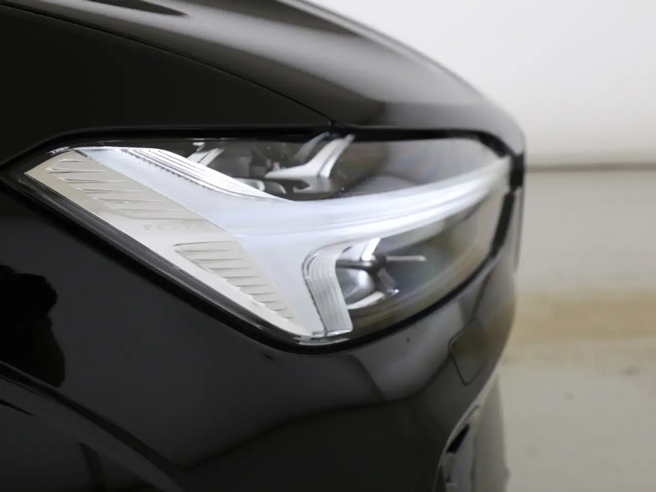 Volvo XC60 Ultra Dark Recharge Plug-In Hybrid AWD T8 Twin Eng — Galería del vehículo 15