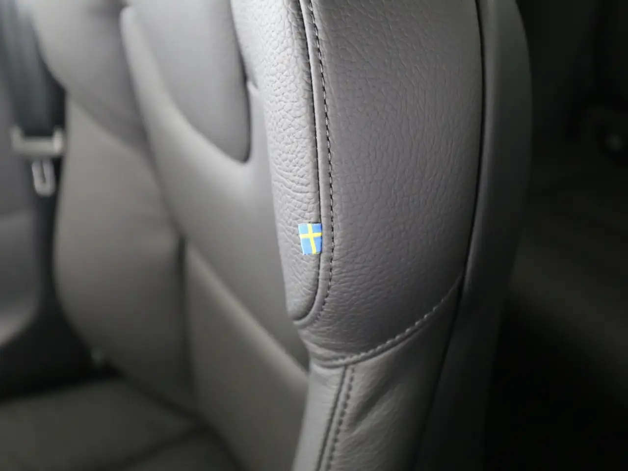 Volvo XC60 Ultra Dark Recharge Plug-In Hybrid AWD T8 Twin Eng — Galería del vehículo 14
