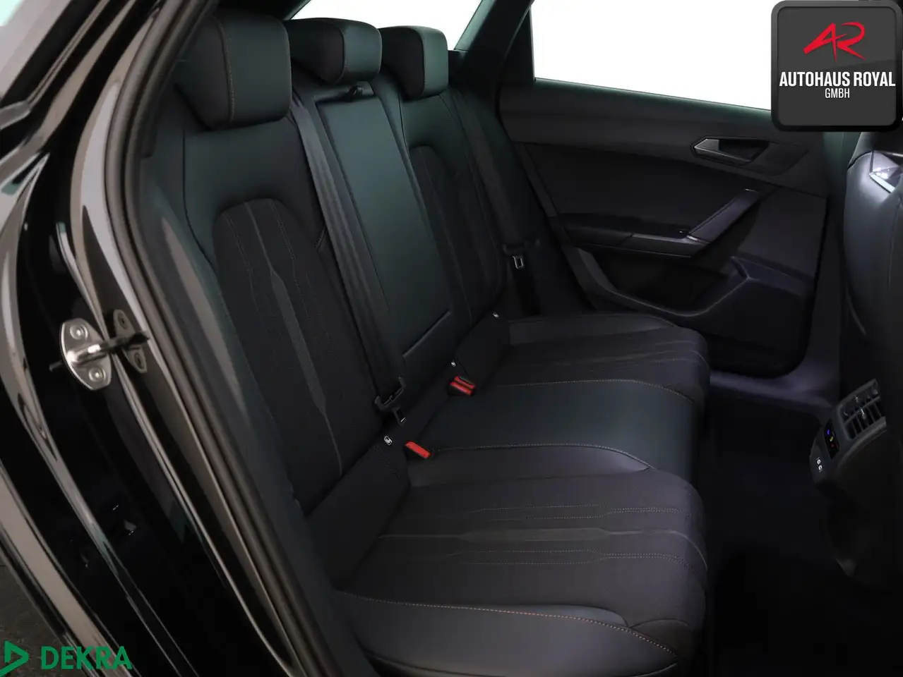 CUPRA Leon ST 2.0 TSI VZ ACC,KESSY,CARPLAY,AMBIENTE — معرض صور السيارة 12