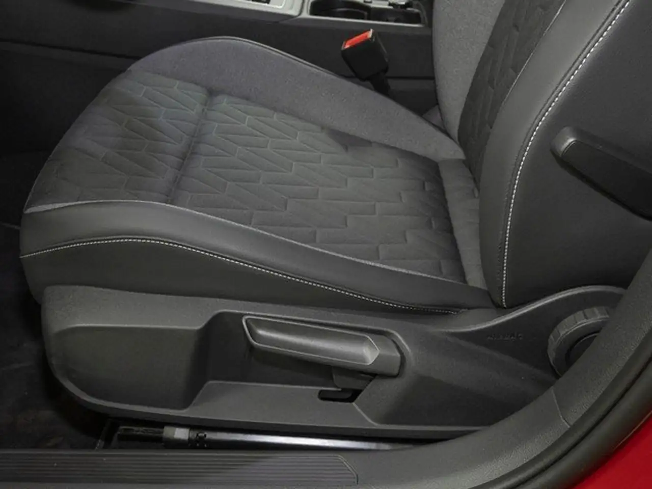 Volkswagen Golf VIII Var. 1.5 eTSI DSG GOAL LED KLIMA NAVI — معرض صور السيارة 14