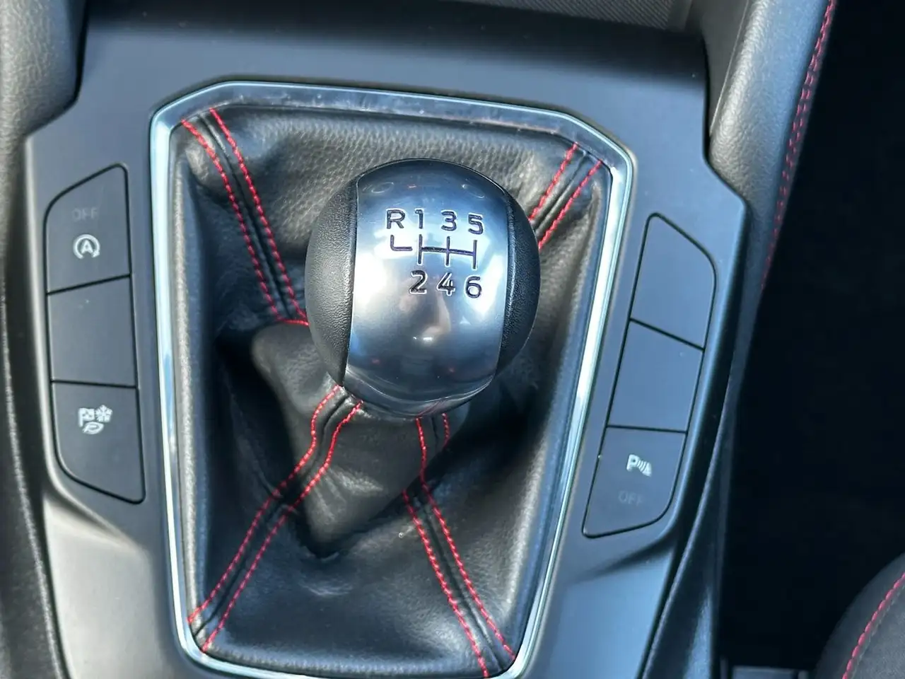 Ford Kuga 1.5 EcoBoost ST-Line *Kamera*beh.Lenk*Navi* — Galerie du véhicule 17