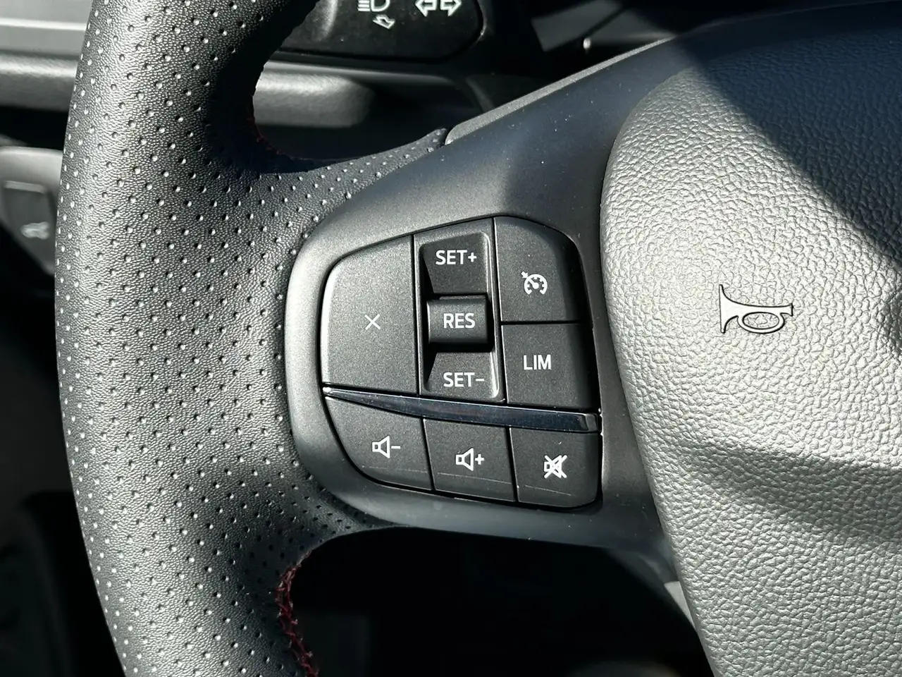 Ford Kuga 1.5 EcoBoost ST-Line *Kamera*beh.Lenk*Navi* — Galerie du véhicule 25
