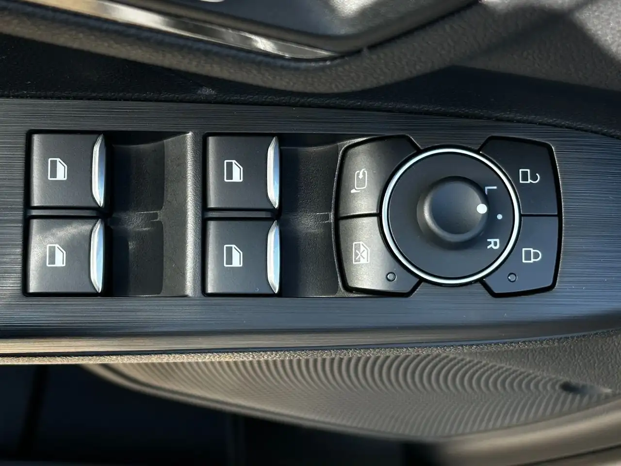Ford Kuga 1.5 EcoBoost ST-Line *Kamera*beh.Lenk*Navi* — Galerie du véhicule 28