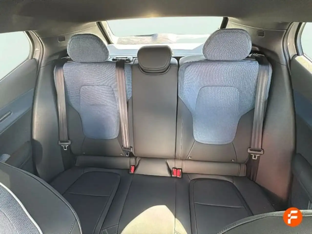 Volvo EX30 Single Extended Range Plus RWD — Galería del vehículo 12