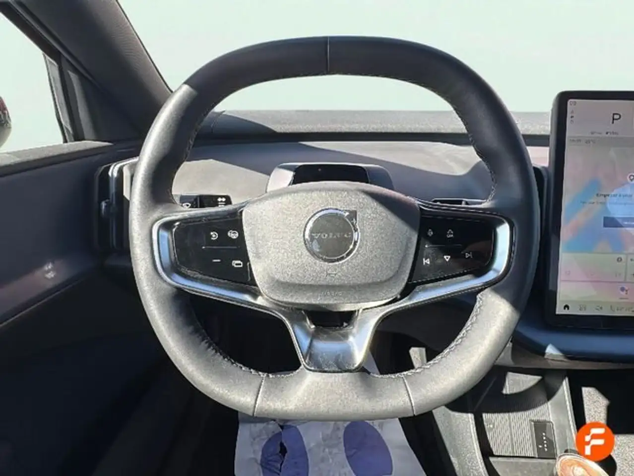 Volvo EX30 Single Extended Range Plus RWD — Galería del vehículo 8