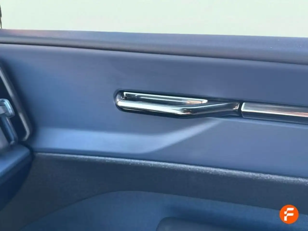 Volvo EX30 Single Extended Range Plus RWD — Galería del vehículo 20