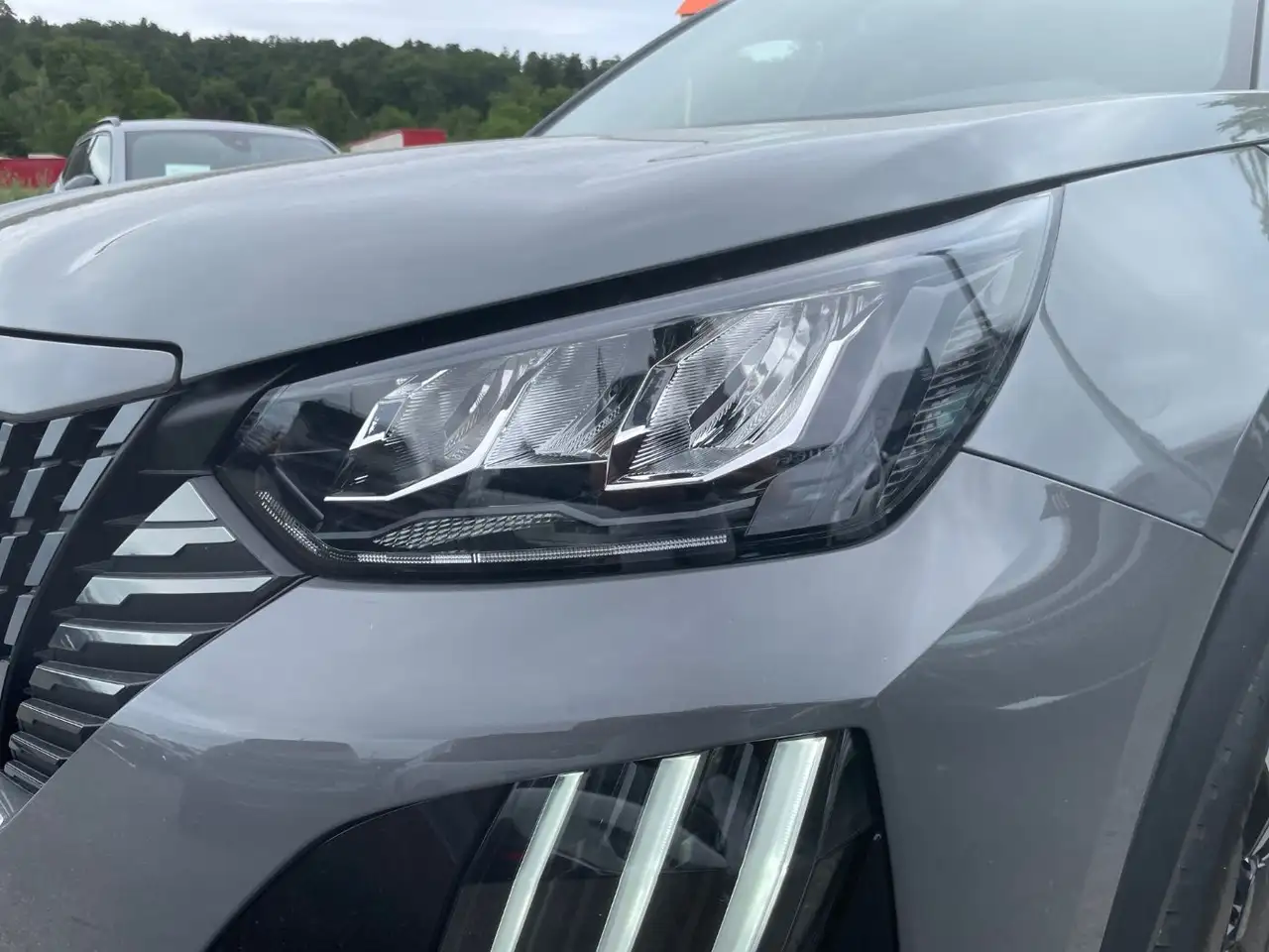Peugeot 2008 1.2 PureTech 130 Allure LED PDC KlimaA Navi — Galería del vehículo 3