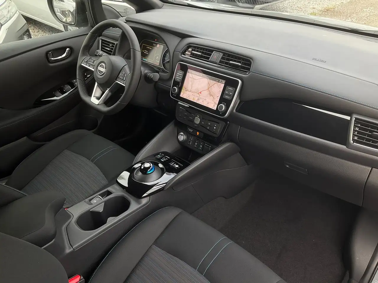 Nissan Leaf 39 kWh - N-Connecta WinterPaket — معرض صور السيارة 9