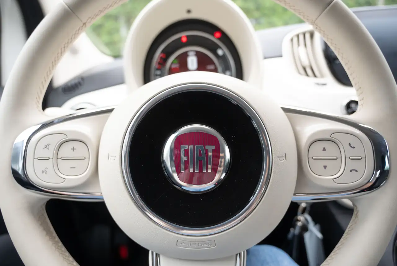 Fiat 500 Dolcevita 1.0 GSE N3 Hybrid 70 *KOMFORT-PAKET*TECH-PAKET* — Galería del vehículo 15