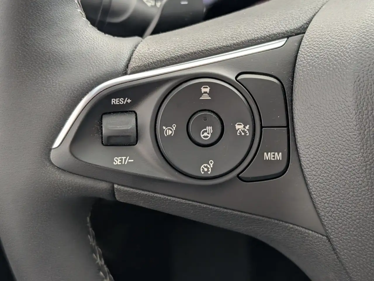 Opel Grandland 1.2 Turbo GS AT8 AHK IntelliLux Navi — Vehicle gallery 32