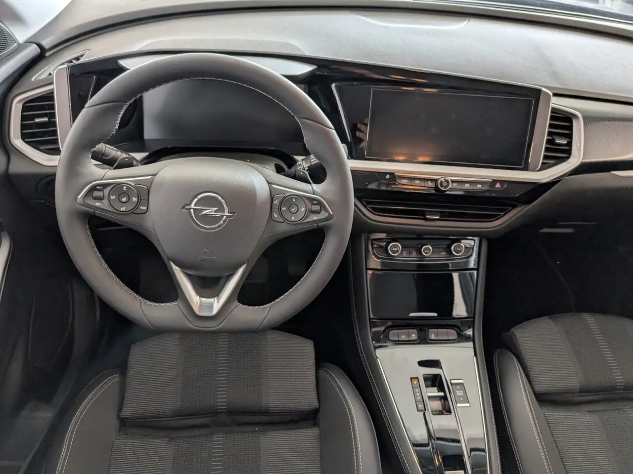 Opel Grandland 1.2 Turbo GS AT8 AHK IntelliLux Navi — Vehicle gallery 17