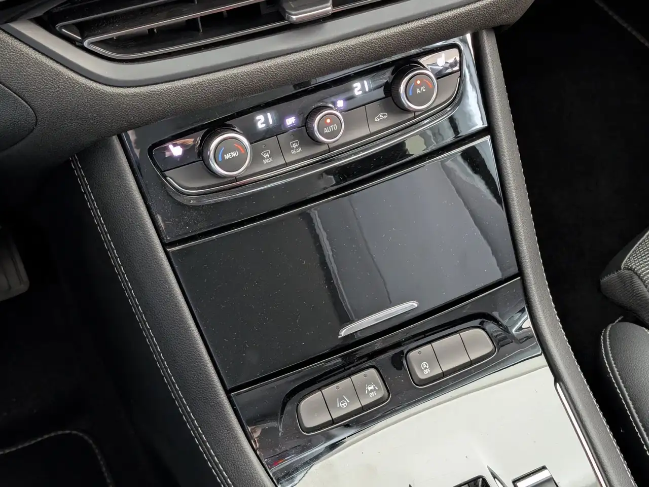 Opel Grandland 1.2 Turbo GS AT8 AHK IntelliLux Navi — Vehicle gallery 20