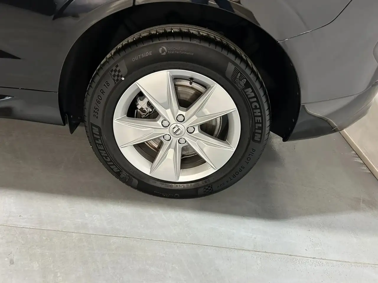 Volvo XC60 2.0 B4 D Auto Core — Galería del vehículo 13