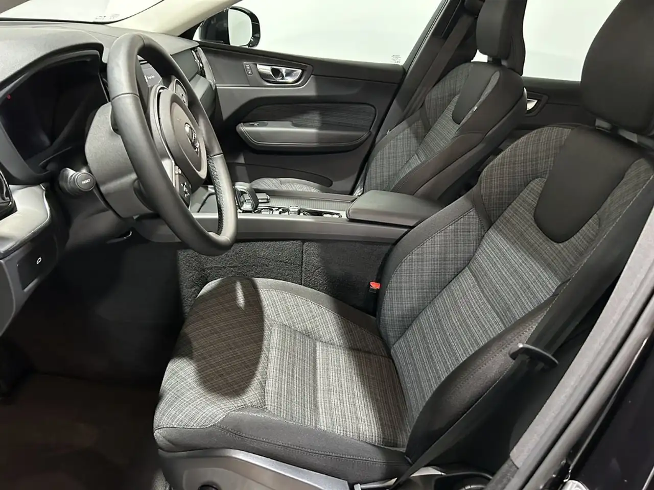 Volvo XC60 2.0 B4 D Auto Core — Galería del vehículo 15