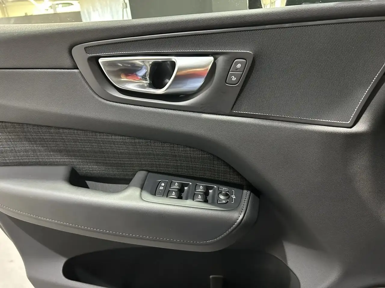 Volvo XC60 2.0 B4 D Auto Core — Galería del vehículo 20