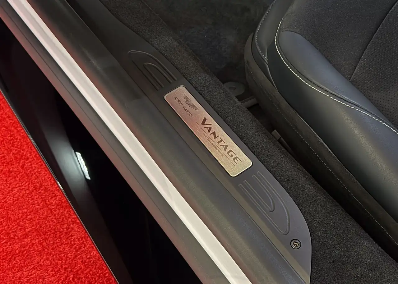 Aston Martin V8 1764KM WHITESTONE SONDERLACK GARANTIE — Vehicle gallery 26