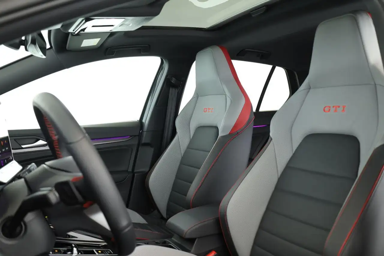 Volkswagen Golf GTI DSG Vienna IQ.LIGHT Pano HUD HarmanK 19 — معرض صور السيارة 14