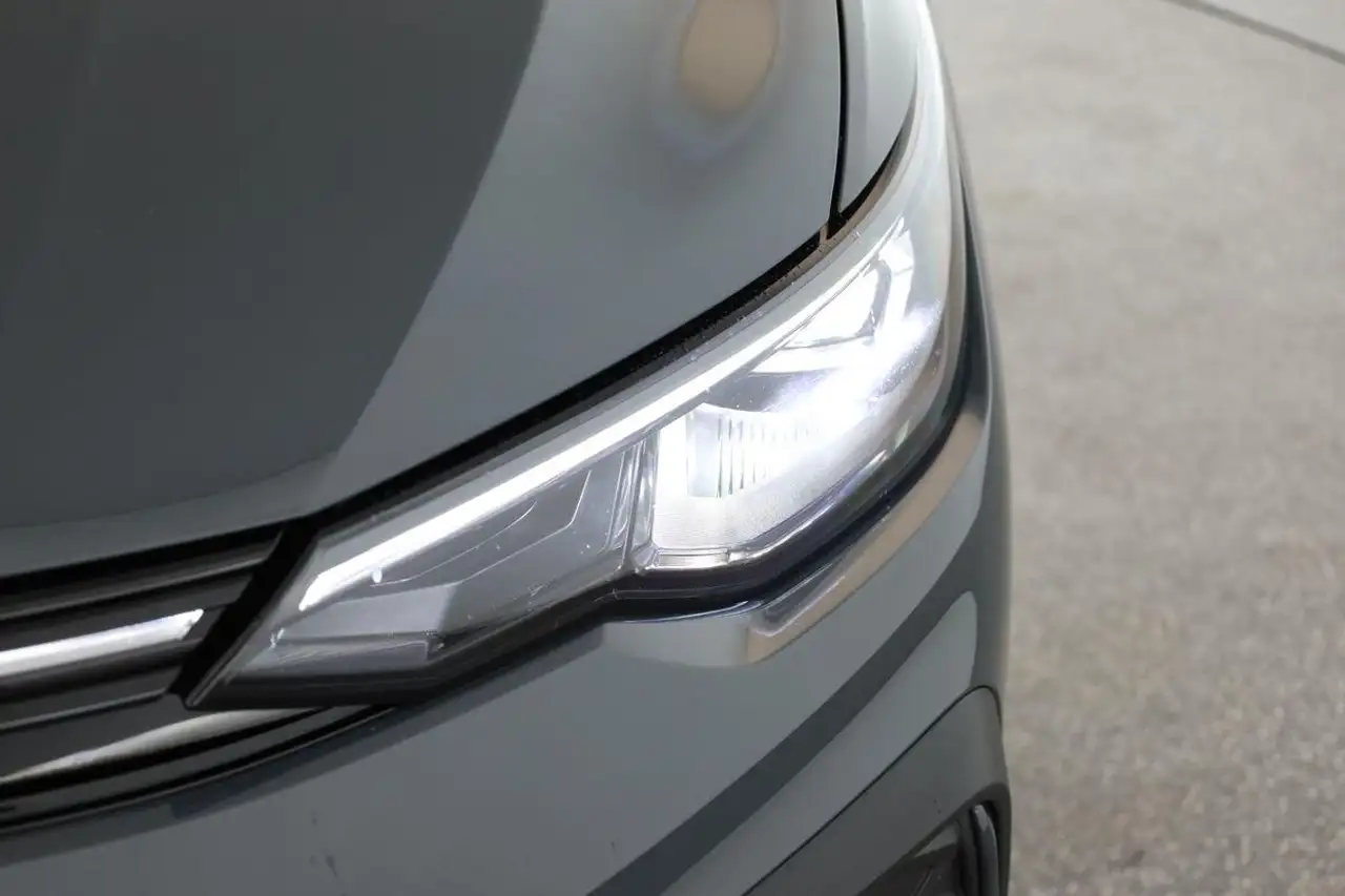Volkswagen Golf GTI DSG Vienna IQ.LIGHT Pano HUD HarmanK 19 — معرض صور السيارة 12
