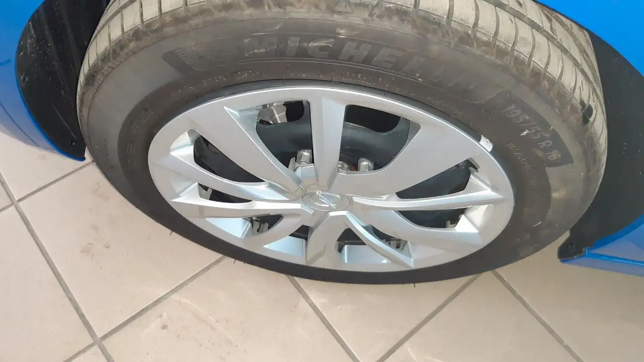 Opel Corsa 1.2 74kW Automatik/PDC/SZHZG / KLIMA / DAB — معرض صور السيارة 5