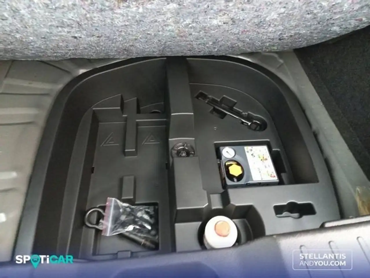 Nissan Juke 1.0 DIG-T N-Connecta 4x2 DCT 7 84kW — Vehicle gallery 13