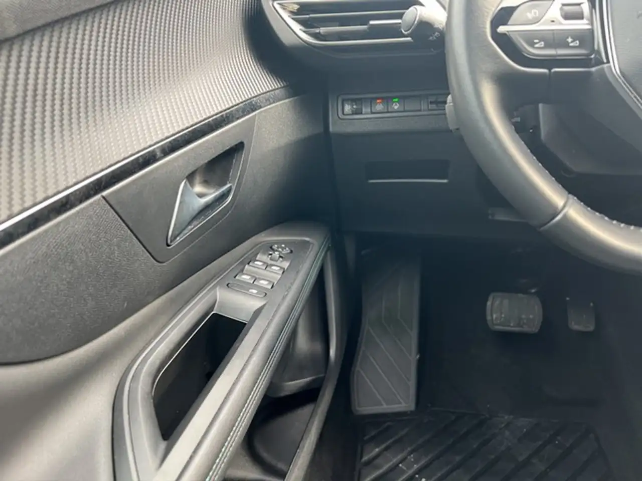 Peugeot 3008 Allure Pack PureTech 130 EAT8 PDC SHZ NAVI KAME... — معرض صور السيارة 14