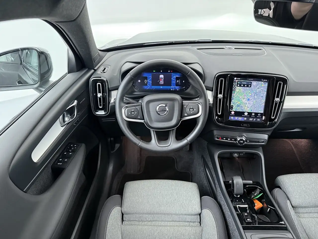 Volvo XC40 B3 Plus Black Edition FAHRERASS.-PAKET | GANZJAHRESREIFEN — Galerie du véhicule 37