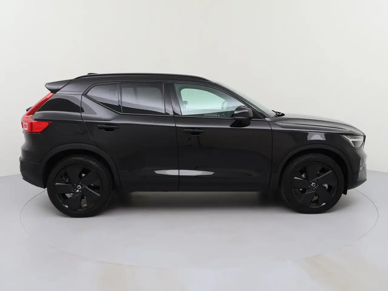 Volvo XC40 B3 Plus Black Edition FAHRERASS.-PAKET | GANZJAHRESREIFEN — Galerie du véhicule 4