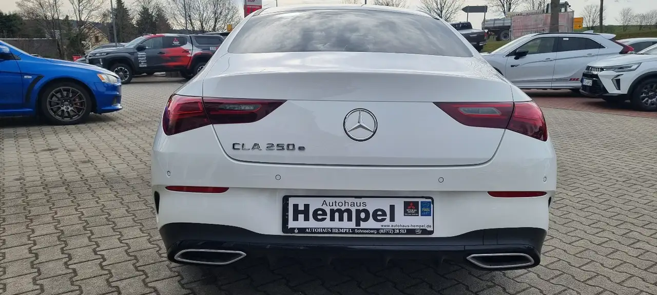 Mercedes-Benz CLA 250 e AMG Line Edition Pano LED — Vehicle gallery 4