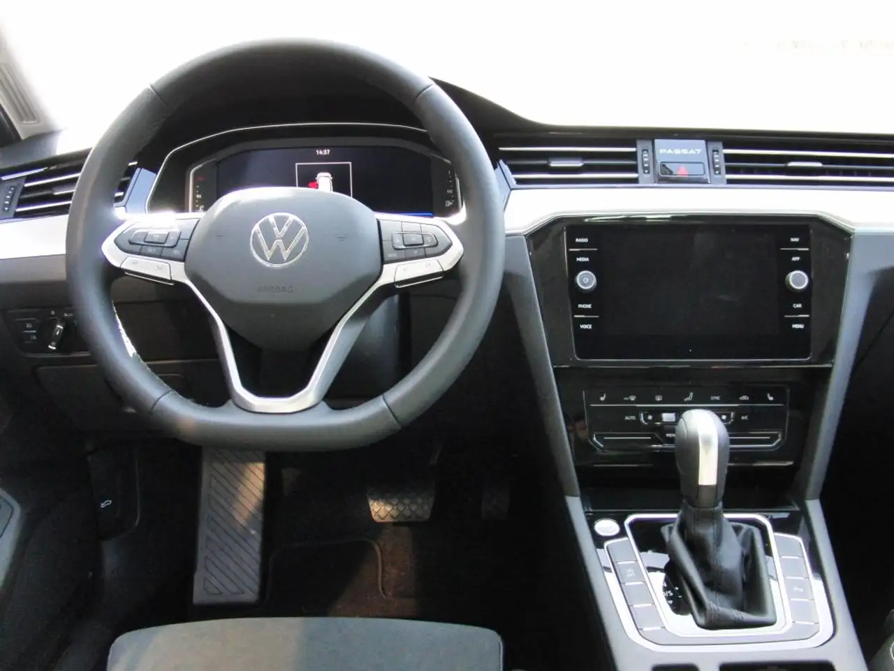 Volkswagen Passat Variant 1.5 TSI OPF DSG Elegance — معرض صور السيارة 7